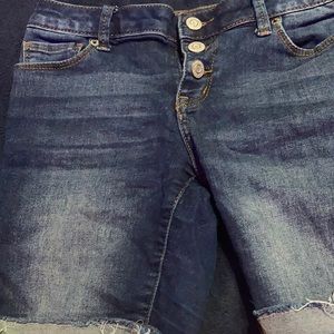 Skinny jeans with buttons three